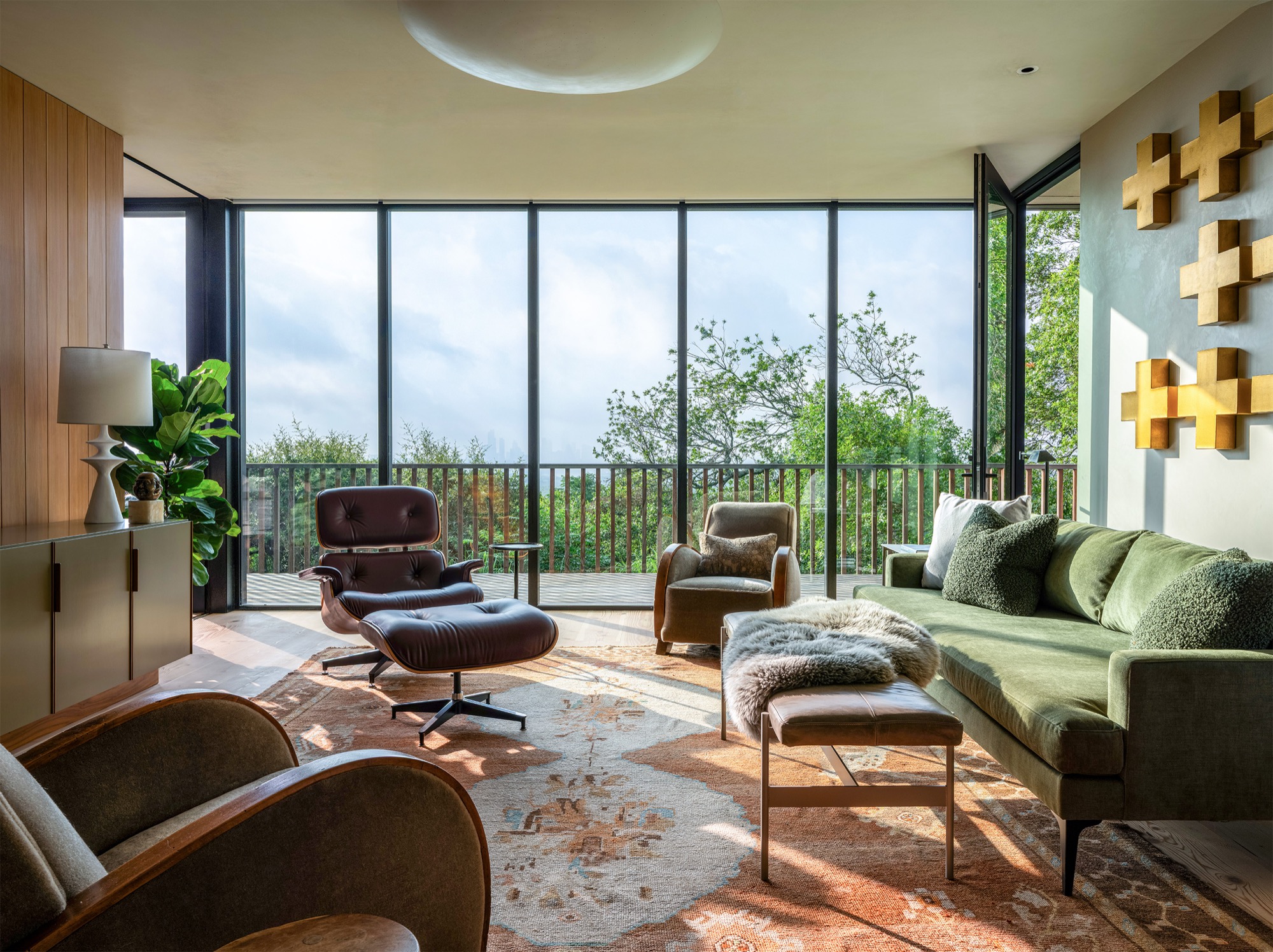 Hillside House living room in daylight in West Lake Hills, Texas